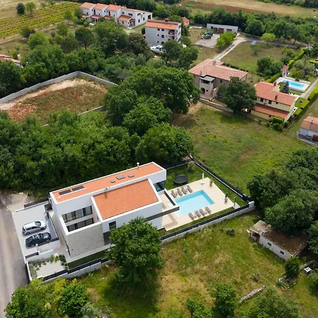 Atria 펜션 Ližnjan